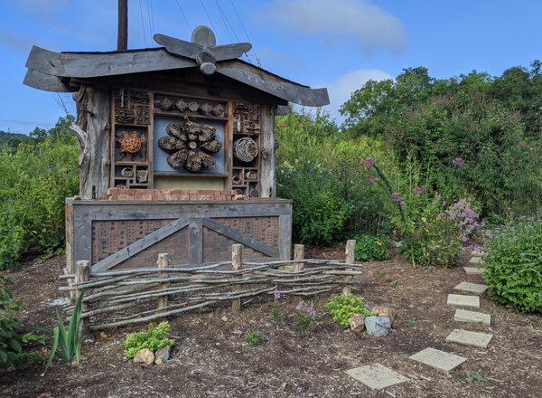 Bee Hotel